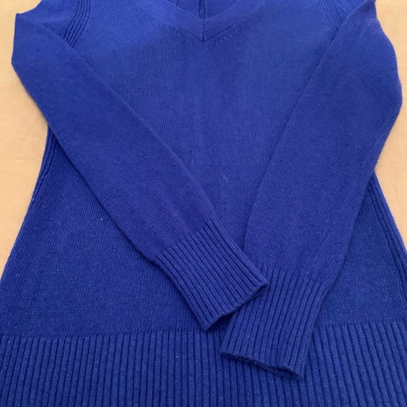 Banana Republic royal blue sweater - Picture 6 of 7